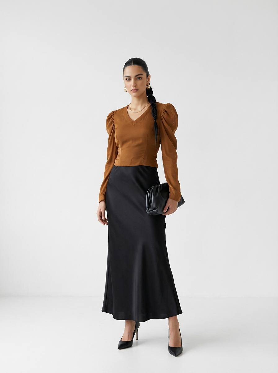 Amber – Velvet Top with Puffed Sleeves