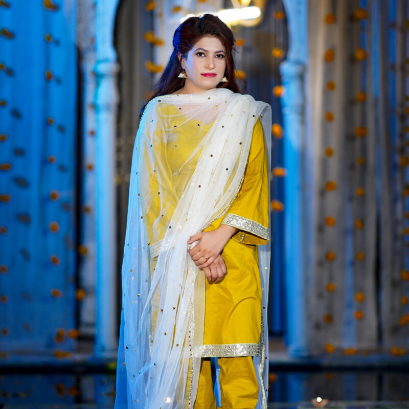 Khushbu-e-Tareekh
