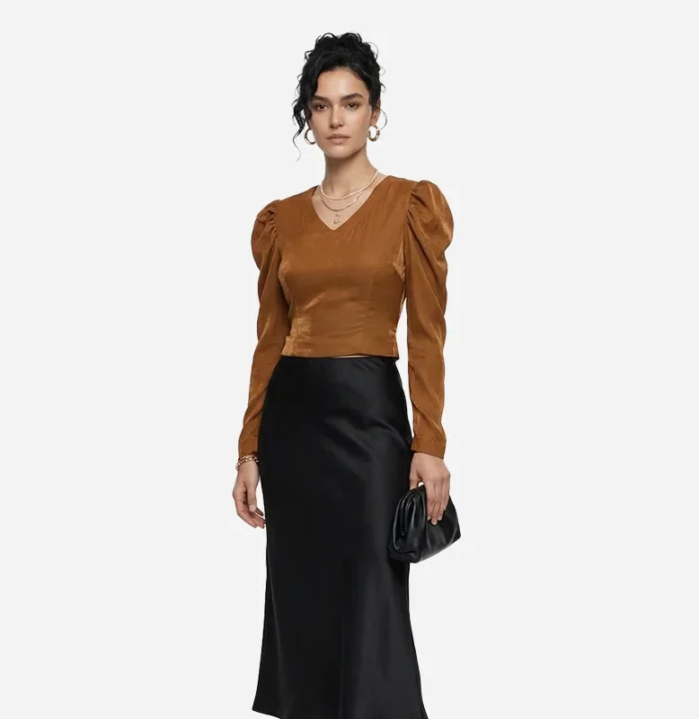 Amber – Velvet Top with Puffed Sleeves